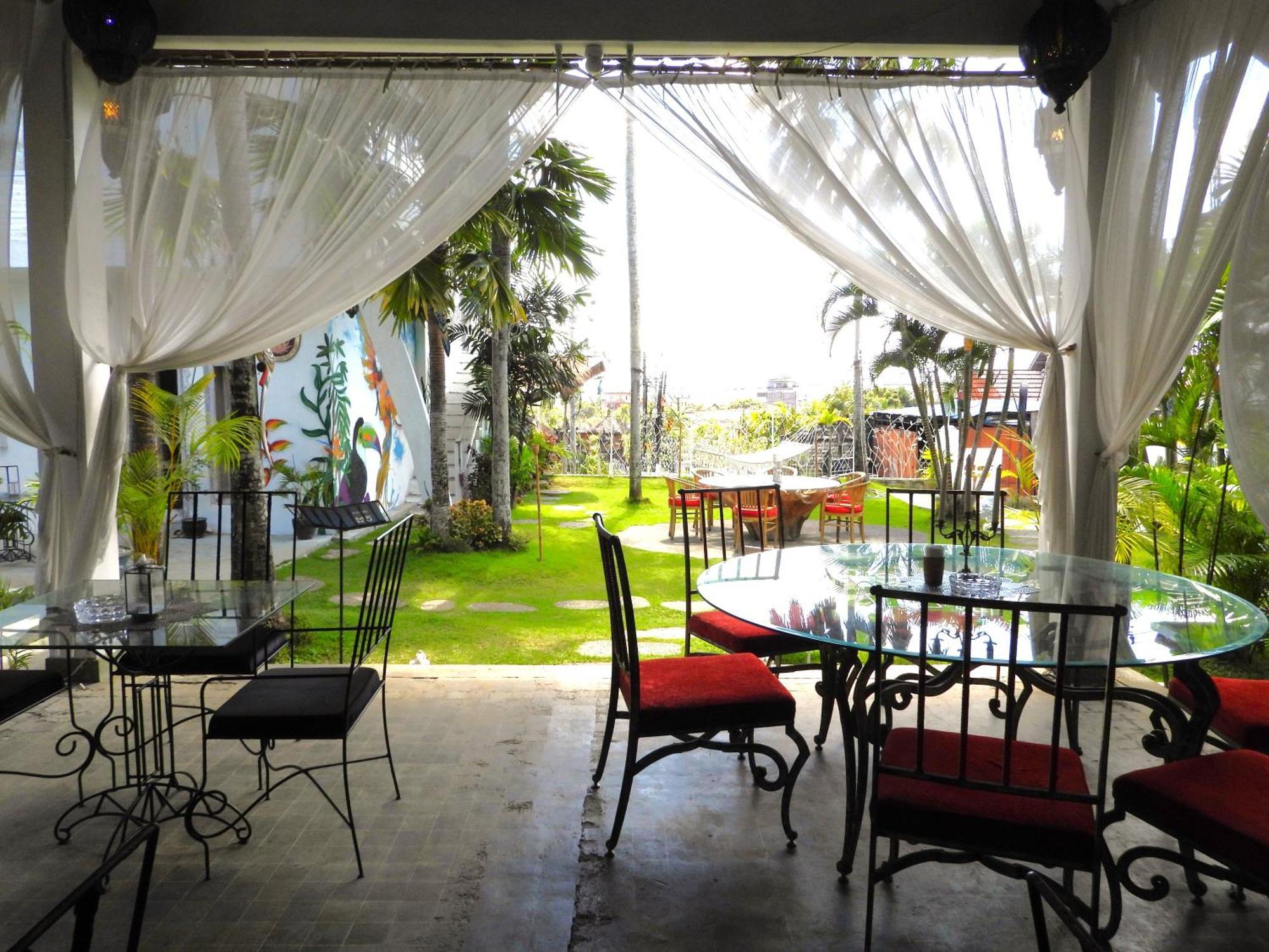 Surga Homestay Jimbaran Esterno foto