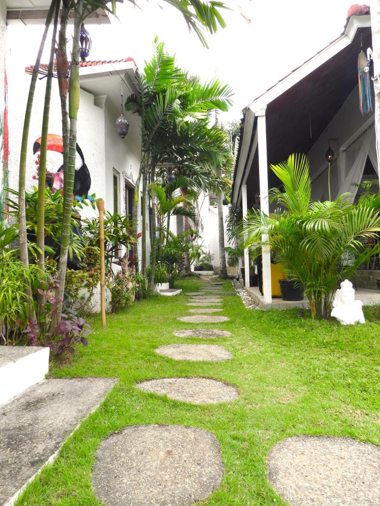 Surga Homestay Jimbaran Esterno foto